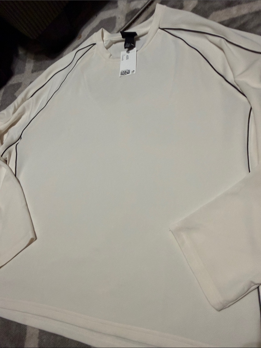 Men’s 3X cream crewneck long sleeve with black piping / NEW
